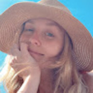 Meet your Posher, Júlia